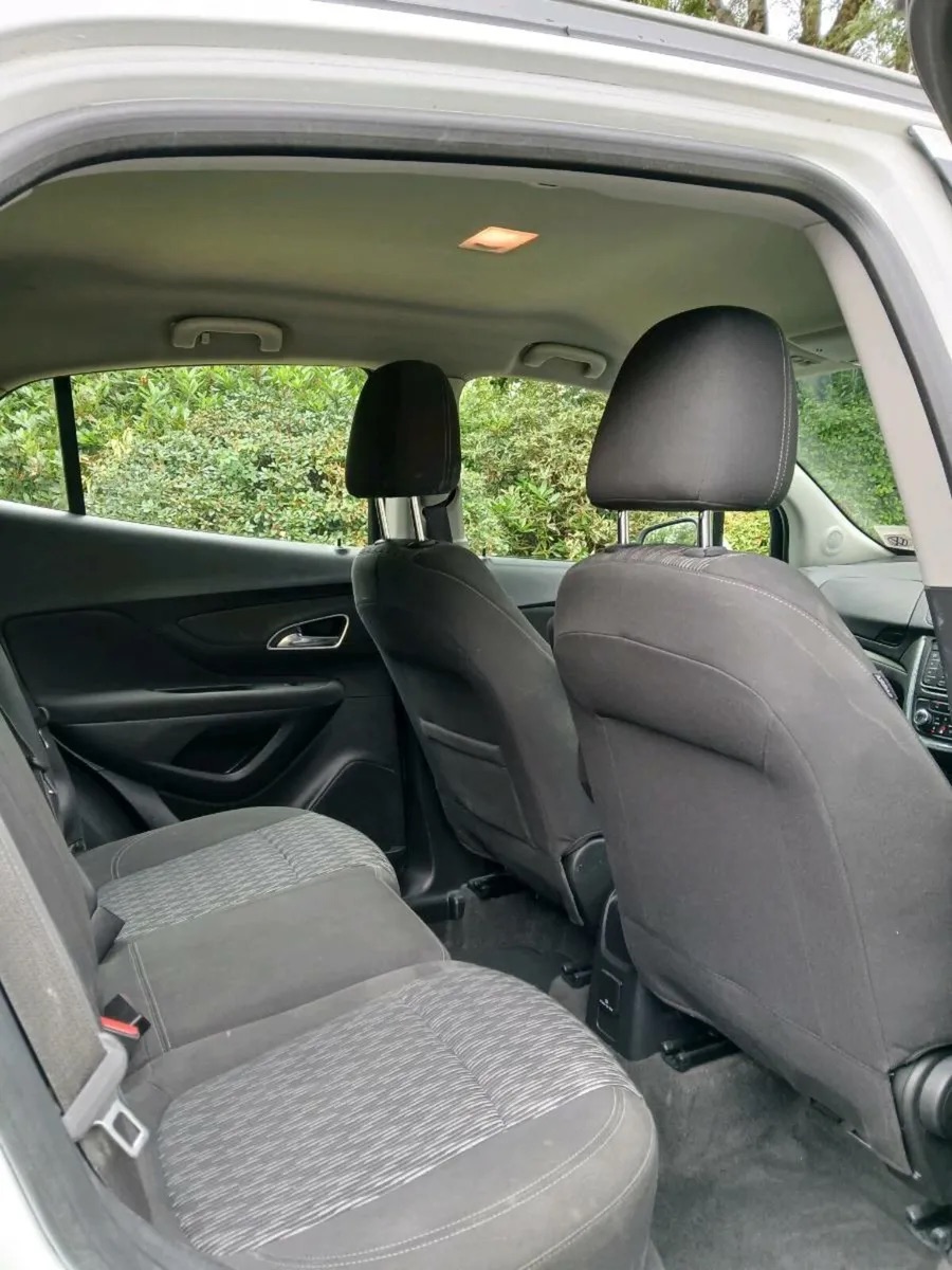 Car image 8